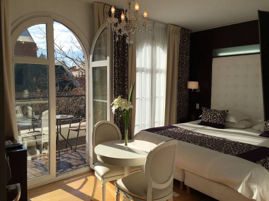 Suite (Baires) | Premium bedding, down comforters, pillowtop beds, minibar