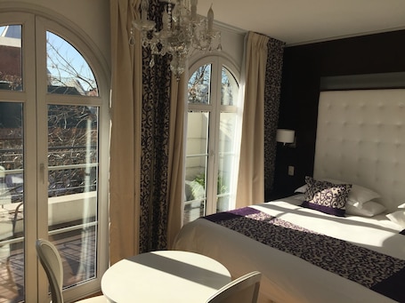 Suite (Baires) | Seprai premium, selimut bulu angsa, bantalan ekstra lembut, dan minibar