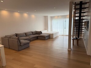 Televisión LCD 32 pulgadas con canales de televisión por cable