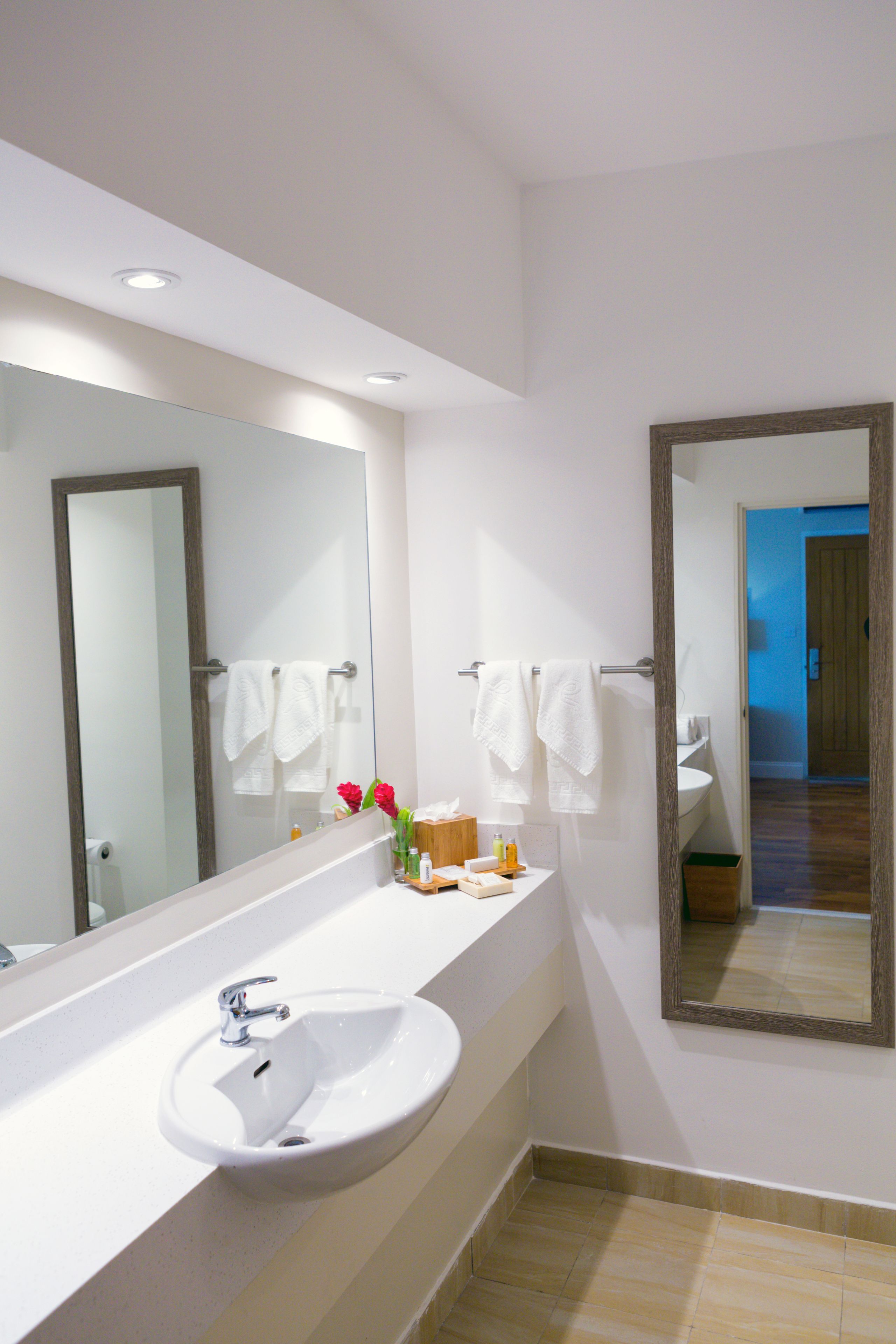 Waves Hotel & Spa by Elegant Hotels - All Inclusive