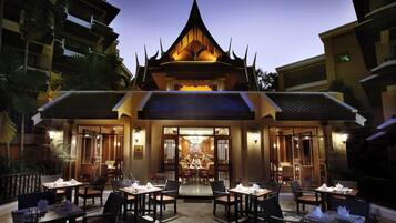 2 restaurants, breakfast, lunch, dinner served; Thai cuisine