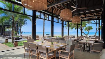 2 restaurants, breakfast, lunch, dinner served; Thai cuisine