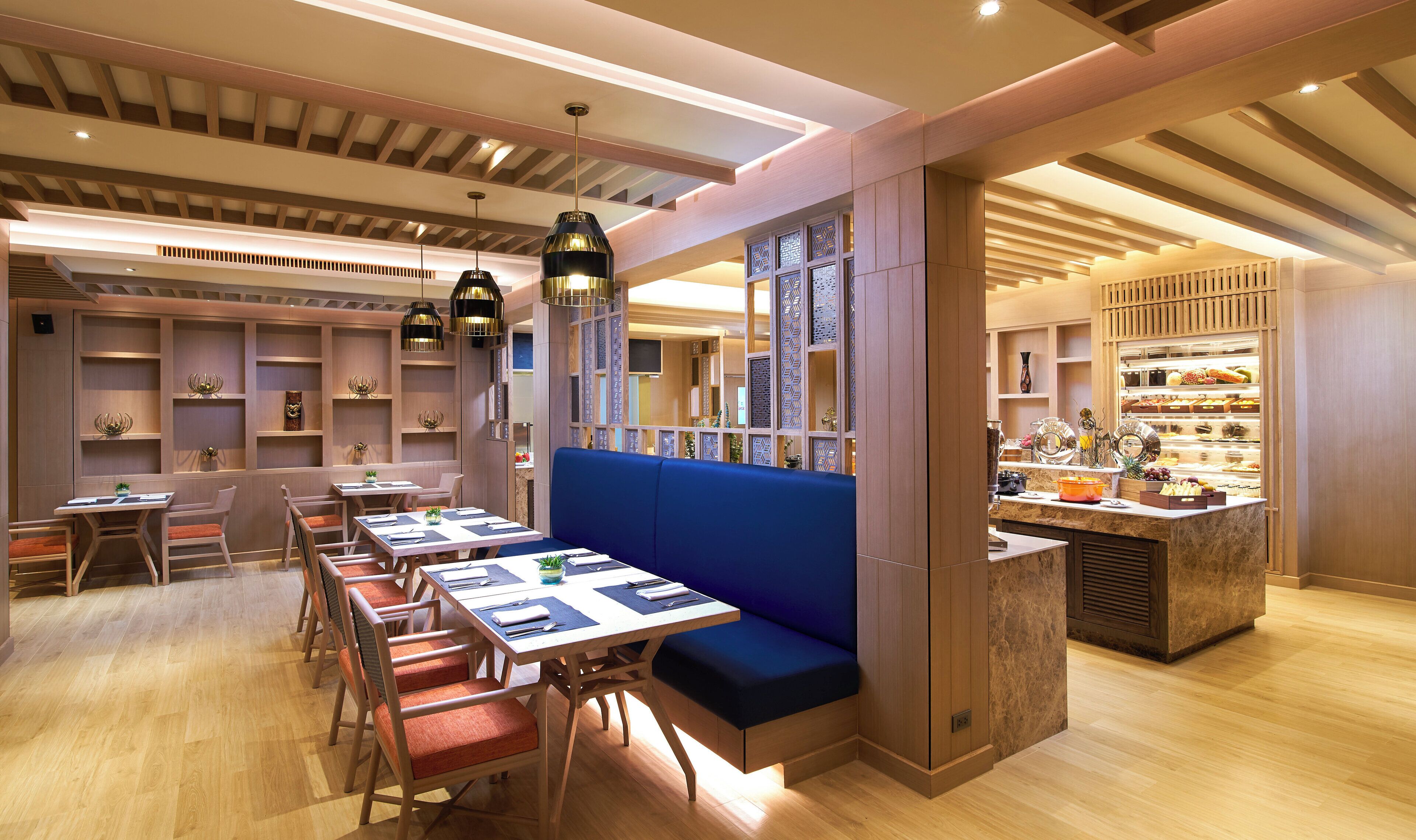 2 restaurants, breakfast, lunch, dinner served; thai cuisine