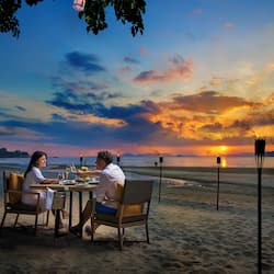 2 restaurants, breakfast, lunch, dinner served; Thai cuisine