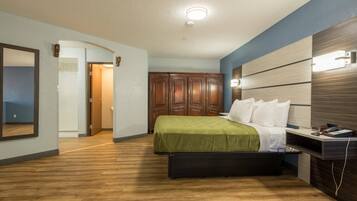 1 bedroom, hypo-allergenic bedding available, desk, laptop workspace