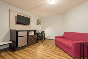 1 bedroom, hypo-allergenic bedding, desk, laptop workspace