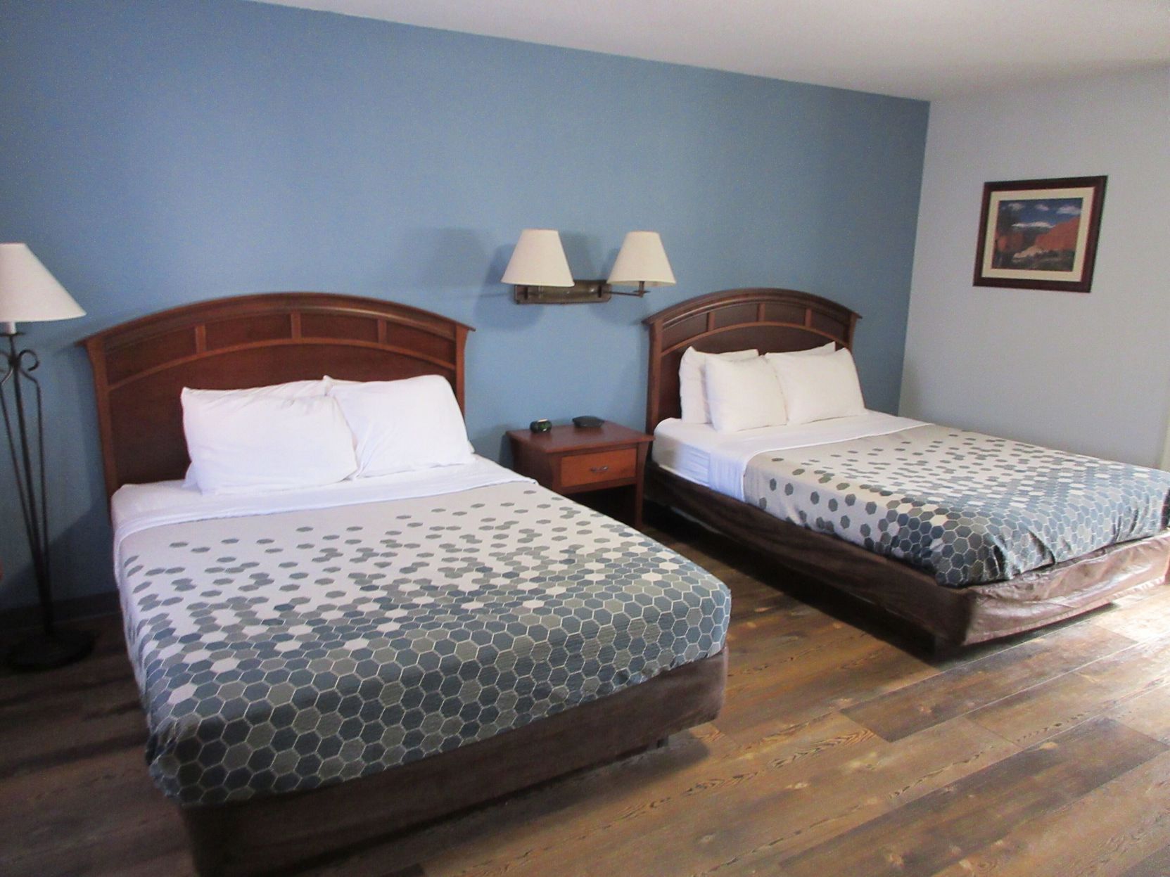 1 bedroom, hypo-allergenic bedding, desk, laptop workspace