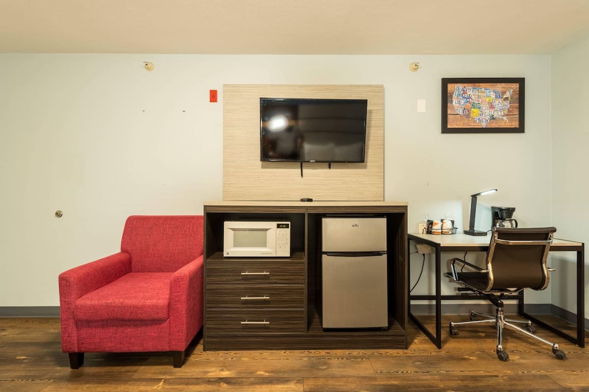 Room, 2 Queen Beds, Non Smoking | 1 bedroom, hypo-allergenic bedding, desk, laptop workspace