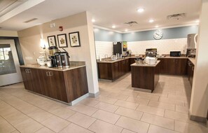 Free daily continental breakfast  - Country Inn & Suites by Radisson, Grand Forks, ND (Grand Forks)