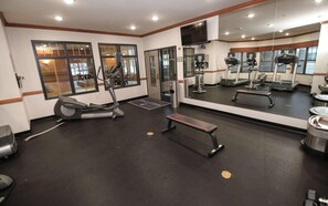 Fitness facility - Country Inn & Suites by Radisson, Grand Forks, ND (Grand Forks)