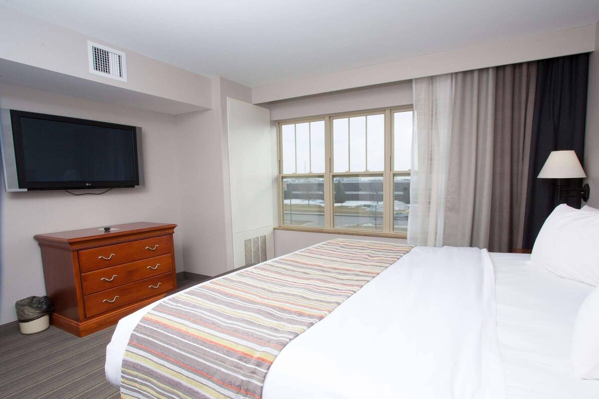 Premium bedding, desk, iron/ironing board, cribs (free)