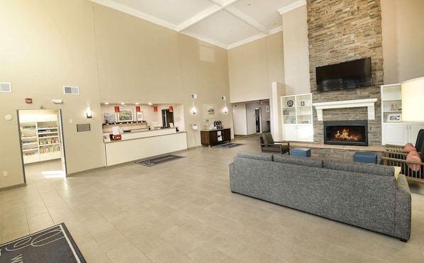 Lobby - Country Inn & Suites by Radisson, Grand Forks, ND (Grand Forks)