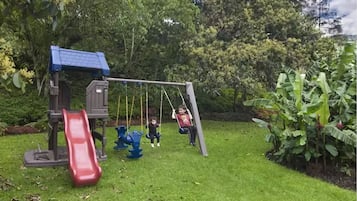 室外兒童遊樂區