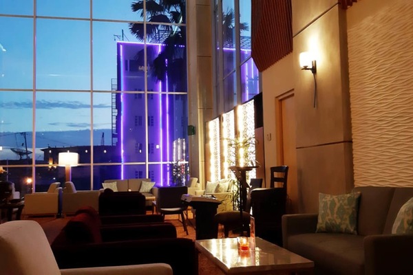 Lobby lounge