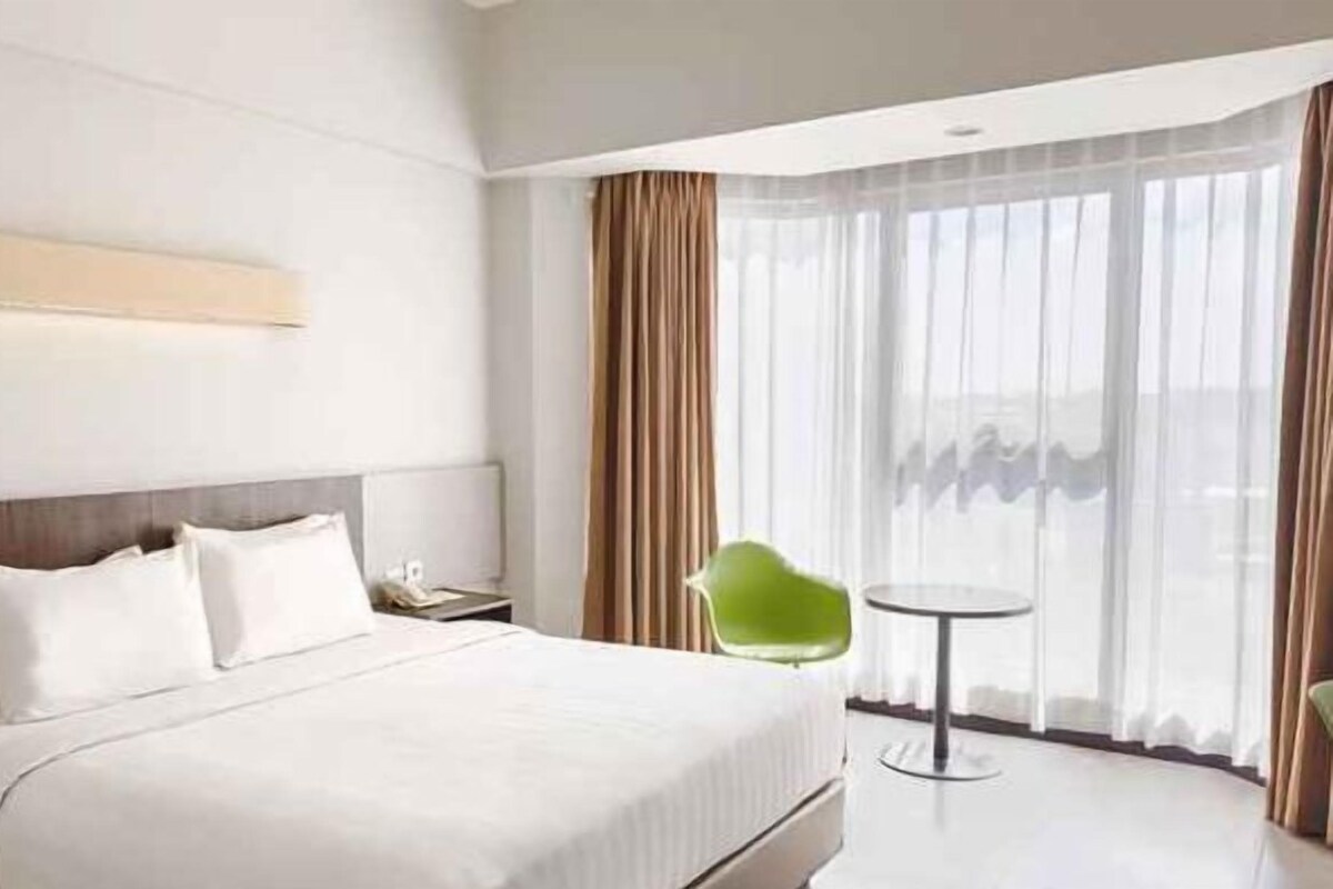 Minibar, in-room safe, desk, soundproofing