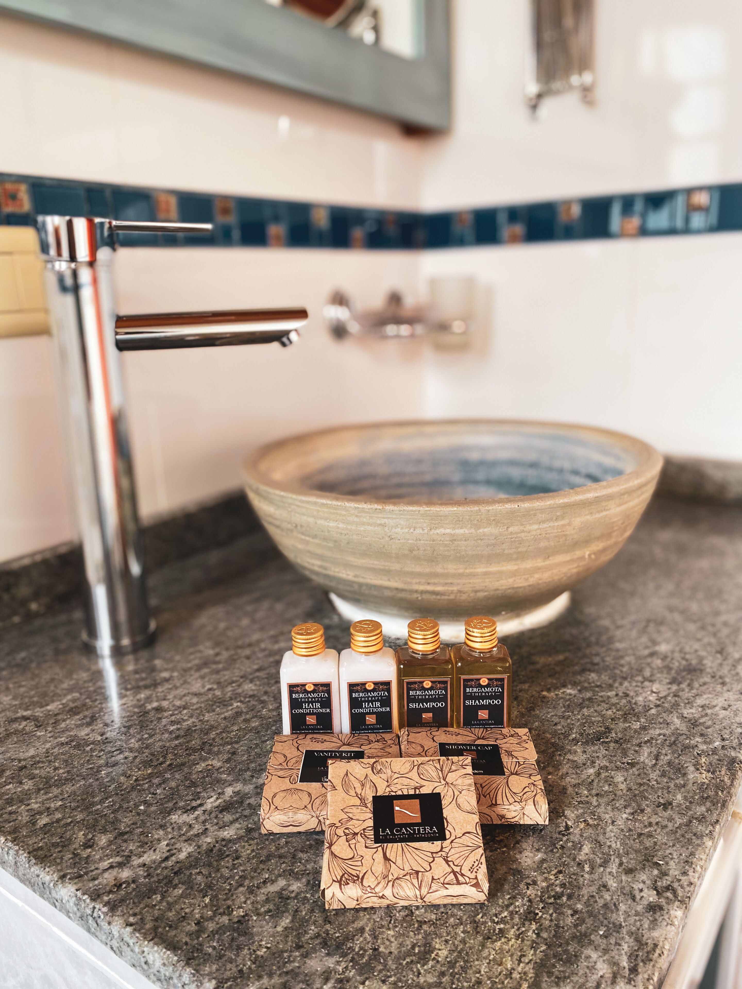 standard room | bathroom | combined shower/bathtub, deep-soaking bathtub, rainfall showerhead