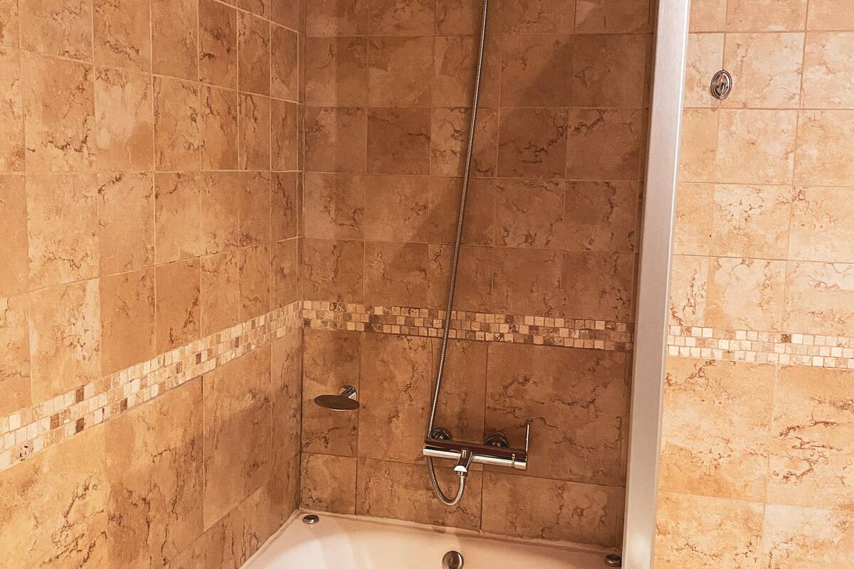 superior room, lake view | bathroom | combined shower/bathtub, deep-soaking bathtub, rainfall showerhead