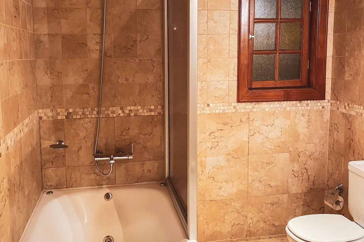 superior room, lake view | bathroom | combined shower/bathtub, deep-soaking bathtub, rainfall showerhead