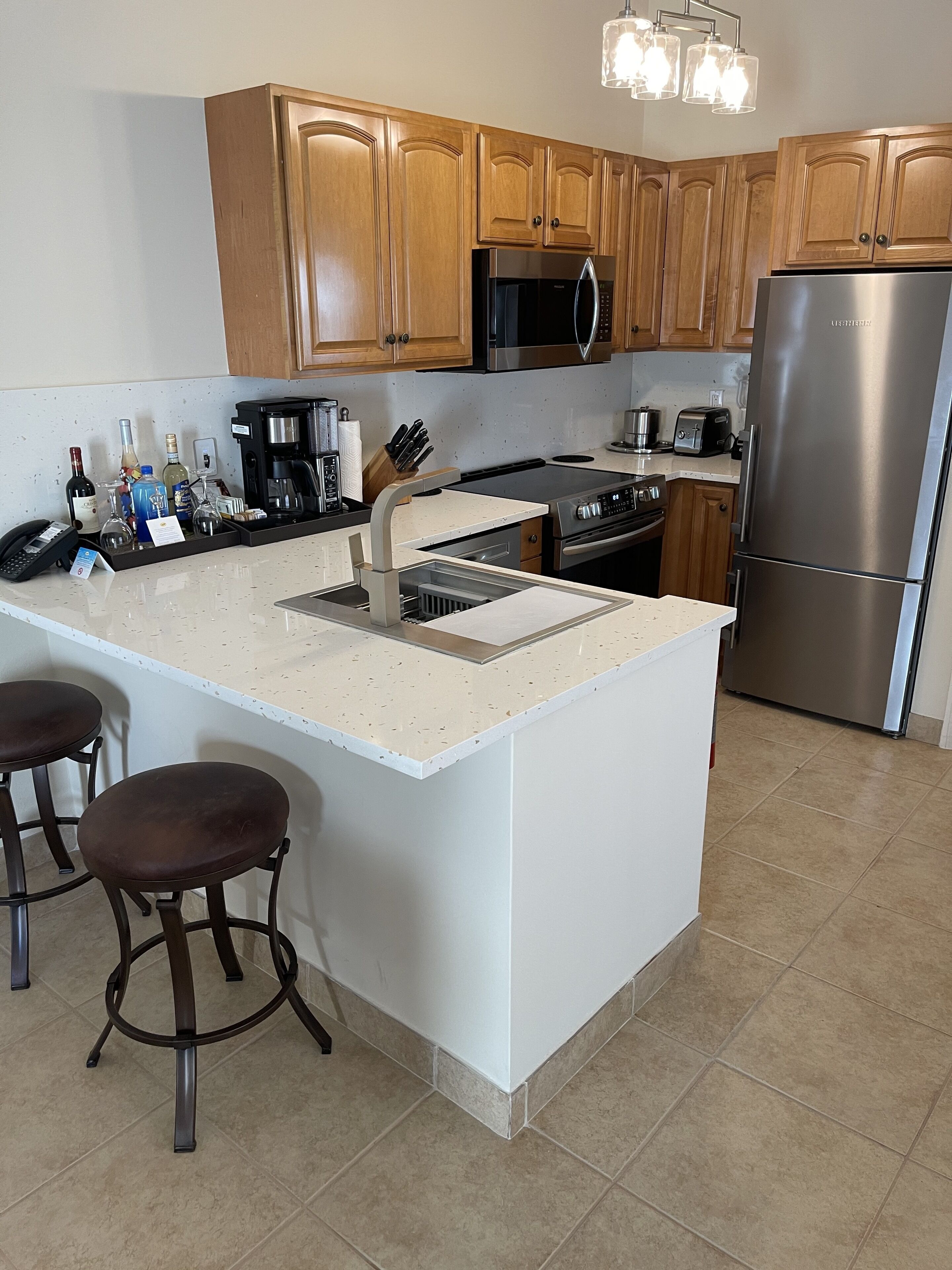 bungalow, 1 bedroom | private kitchen | full-sized fridge, microwave, oven, stovetop