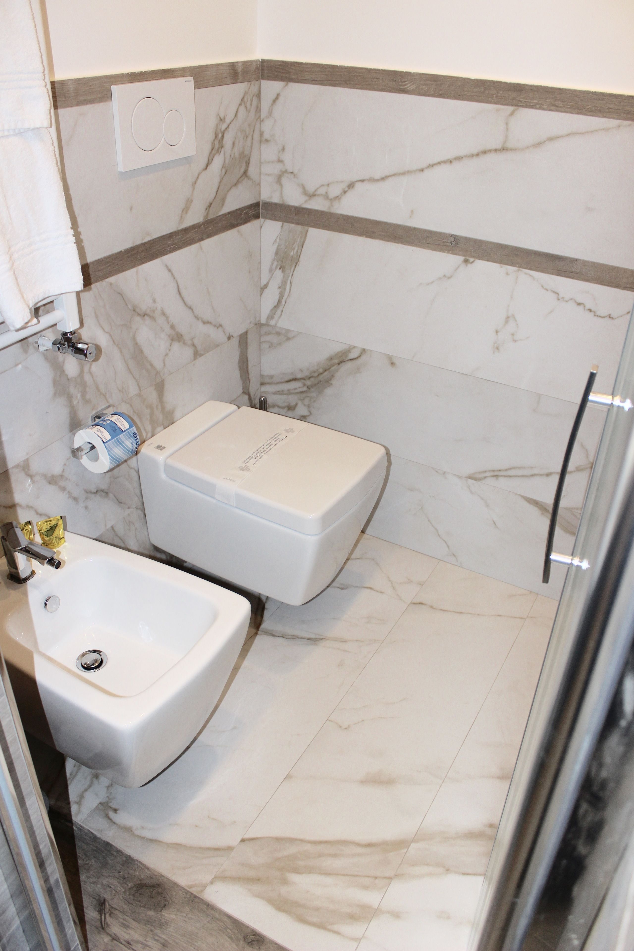 deluxe double room, non smoking, sea view | bathroom | shower, rainfall showerhead, free toiletries, hair dryer