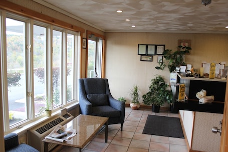 Sala de estar en el lobby. Berkshire Travel Lodge