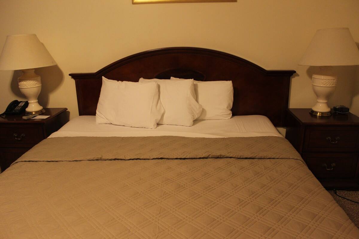 Standard Room, 1 King Bed