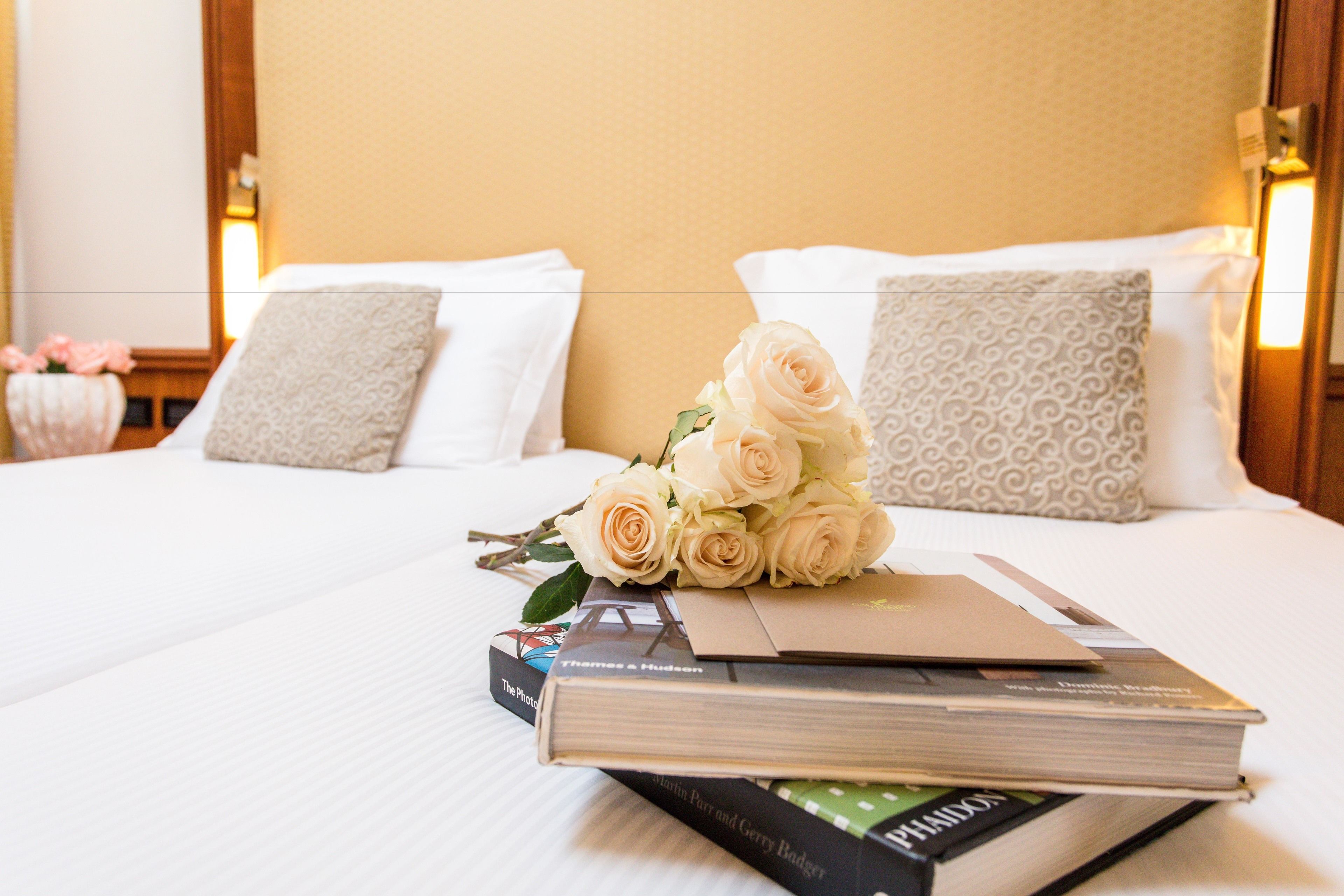 suite | minibar, in-room safe, free cots/infant beds, rollaway beds