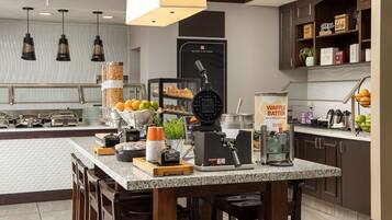 Tägliches nach Wunsch zubereitetes Frühstück (9.95 USD pro Person)