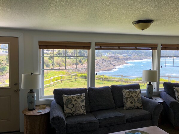 Panoramic Penthouse, 2 Bedrooms, Ocean View | Living room