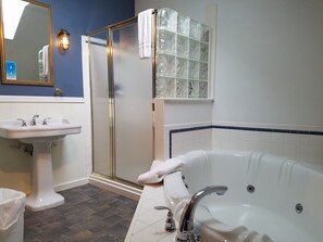 Signature Penthouse, 2 Bedrooms, Ocean View | Bathroom - Inn at Arch Rock (Depoe Bay)