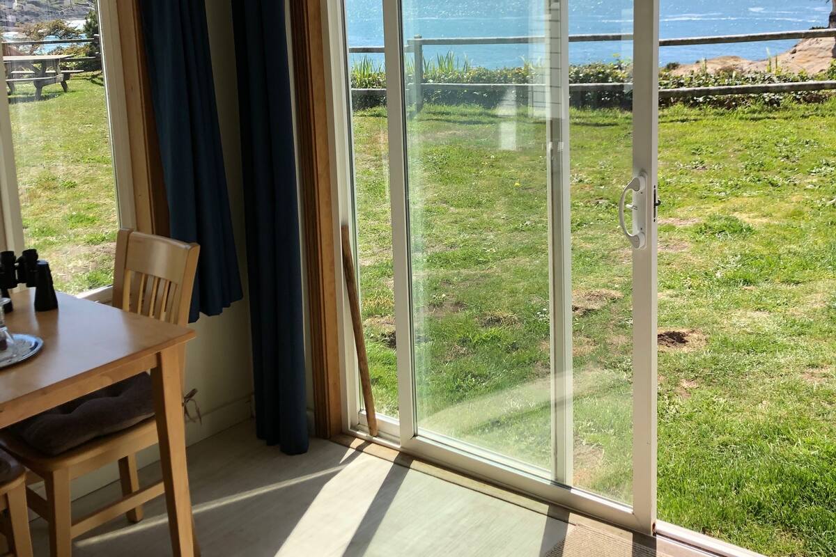 Standard Cottage, Ocean View | Premium bedding, blackout curtains, iron/ironing board