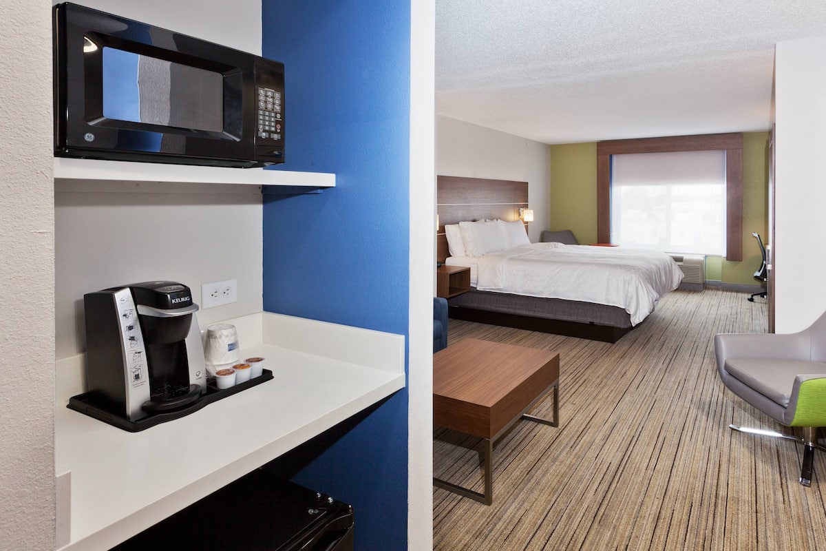 1 bedroom, desk, laptop workspace, blackout curtains