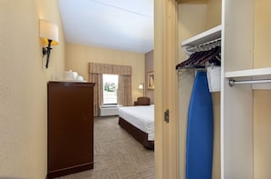 Standard Room, 1 King Bed