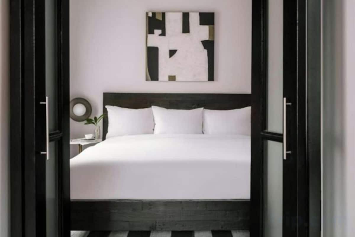 Desk, bed sheets