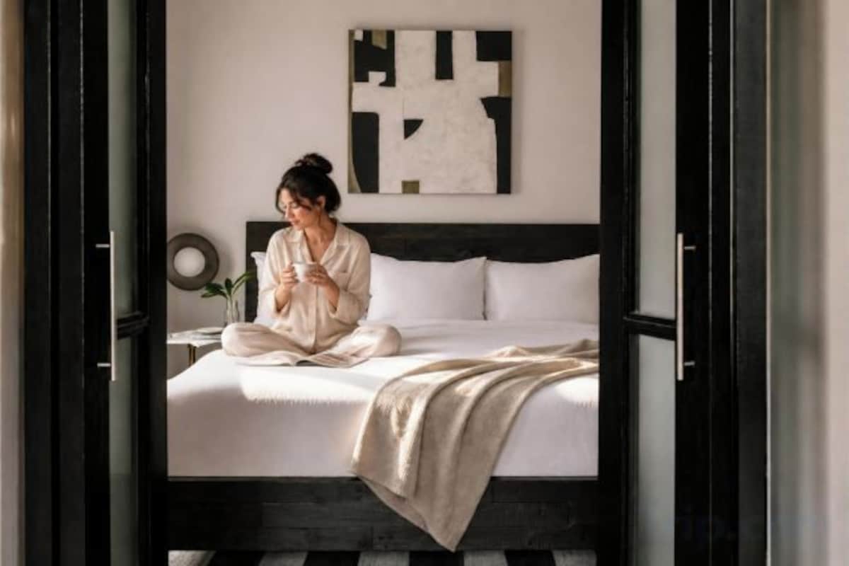 Suite, 1 King Bed with Sofa Bed, Non-Smoking