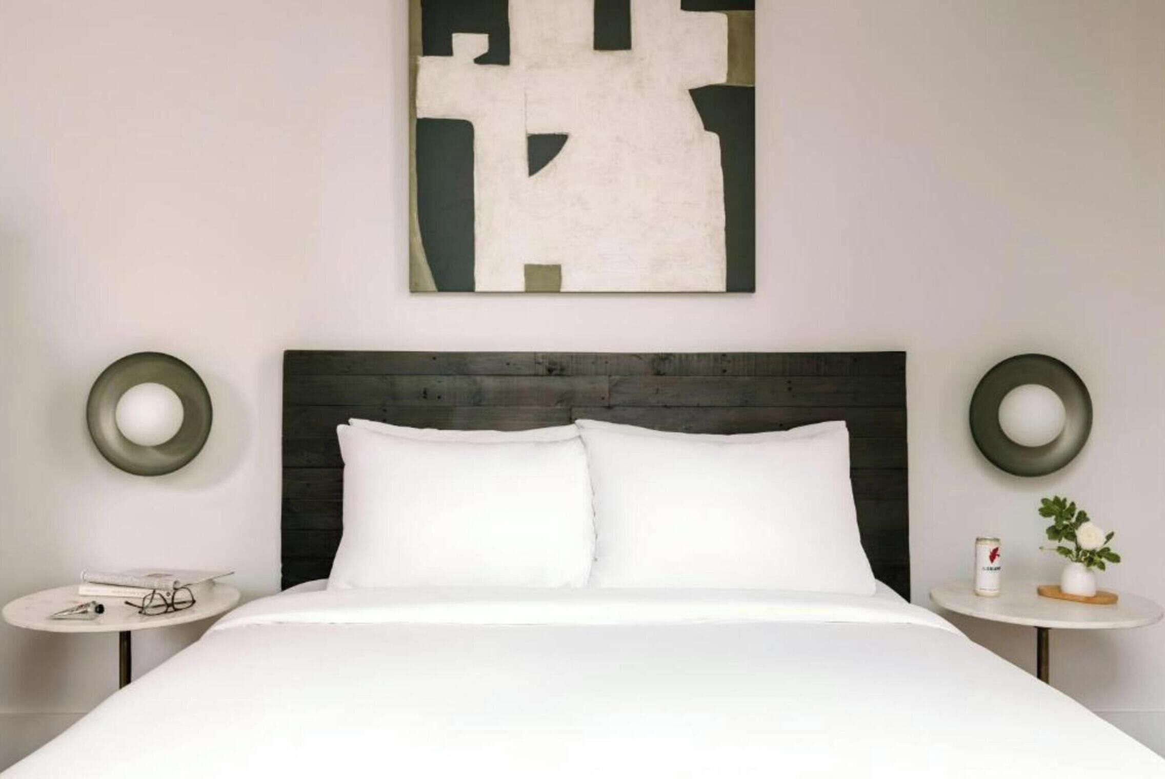 Superior Room, 1 Queen Bed, Non Smoking | Desk, free wired internet, bed sheets