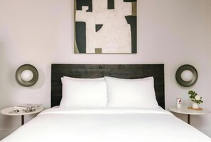 Habitación superior, 1 cama Queen size, para no fumadores | Escritorio, internet por cable gratis y ropa de cama 