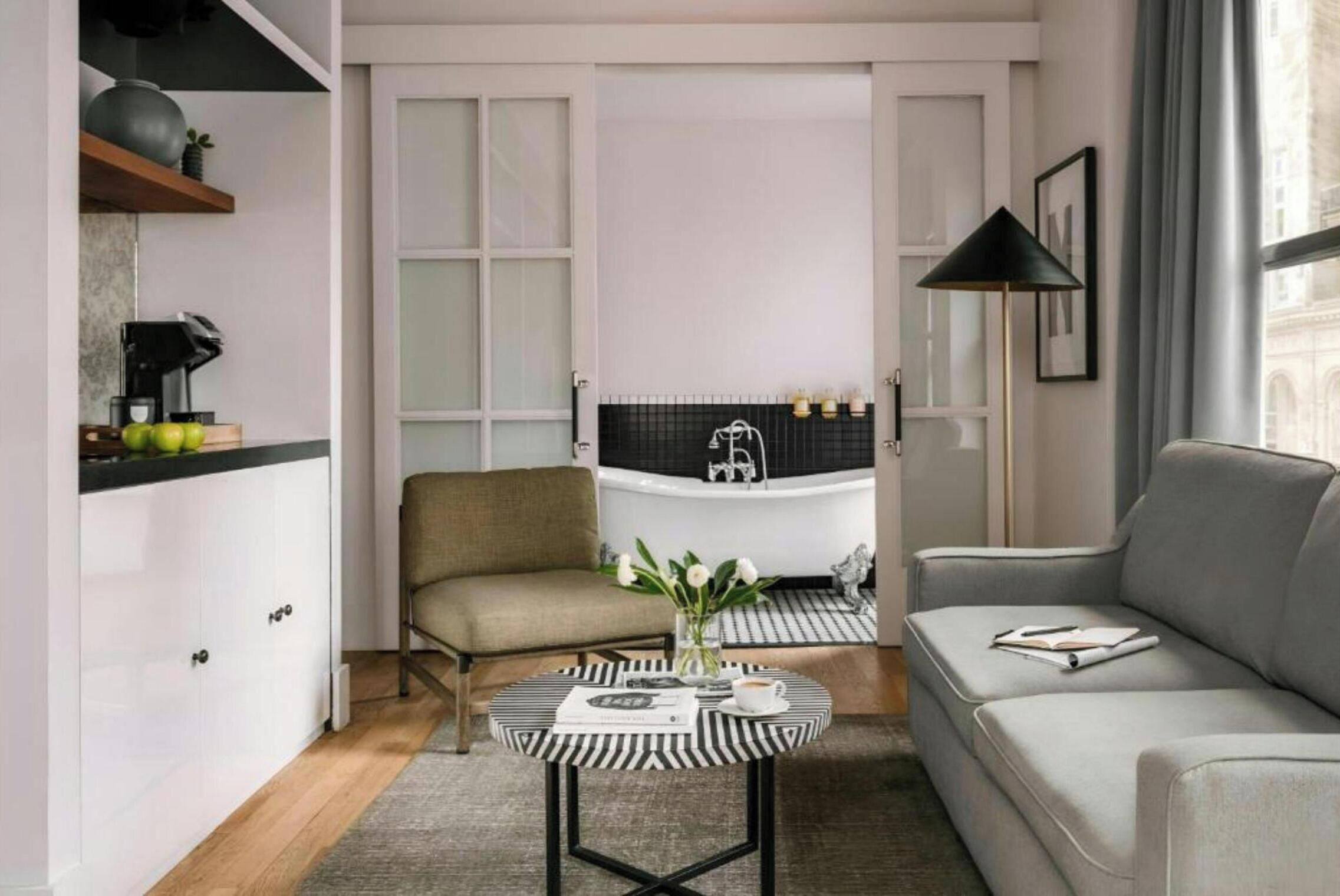 Suite, 1 Tempat Tidur King dengan tempat tidur Sofa, Bebas Asap Rokok | Internet kabel gratis dan seprai linen