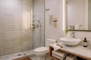 Guest Room, 1 Queen Bed, Non-Smoking | Bathroom | Designer toiletries, hair dryer, towels - Duane Street Hotel Tribeca, Belvilla District 6 Formerly Sonder (New York)