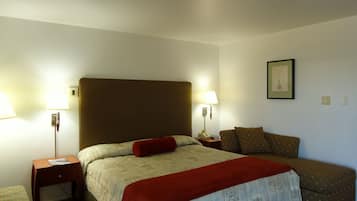 Deluxe-huone, 1 suuri parisänky | Ylelliset vuodevaatteet, silitysrauta/-lauta, ilmainen Wi-Fi