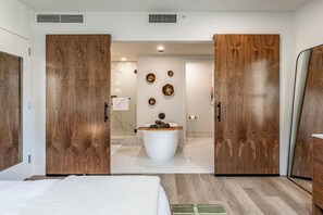 Premium bedding, individually decorated, soundproofing - Main & SKY (Park City)