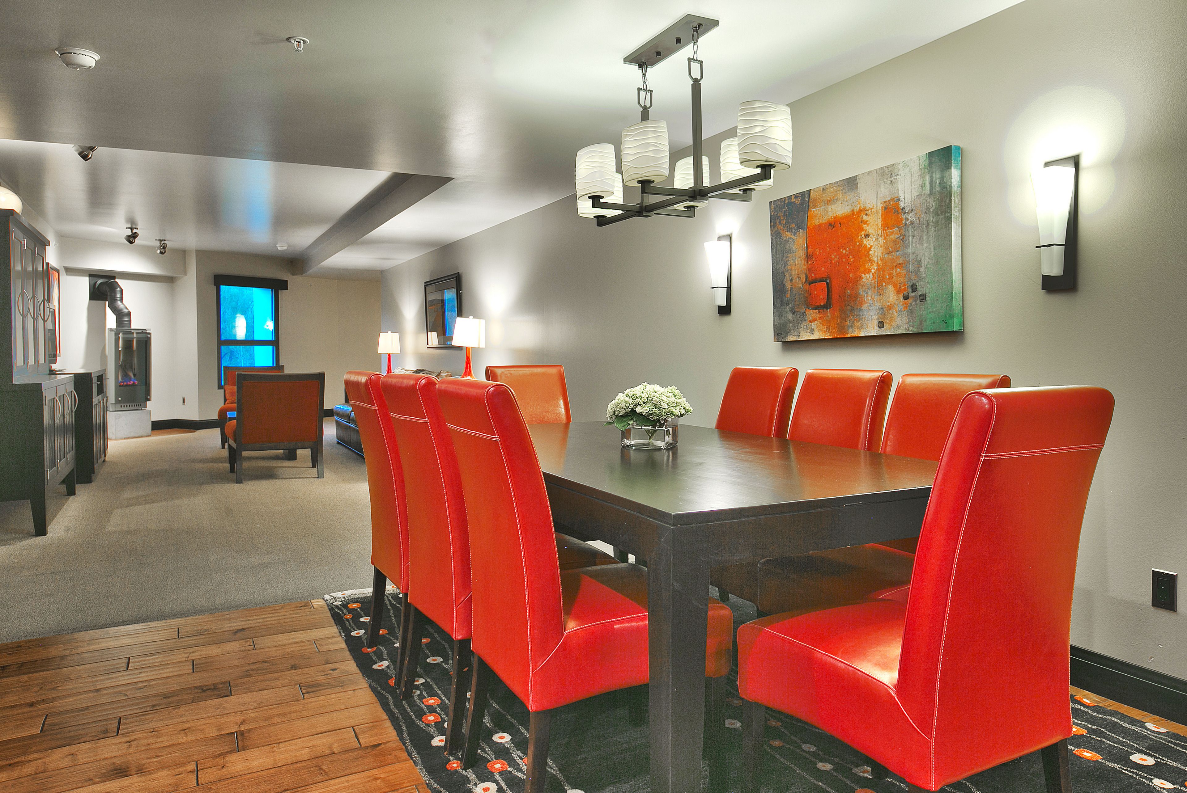 junior penthouse, 3 bedrooms, hot tub / pool table | in-room dining