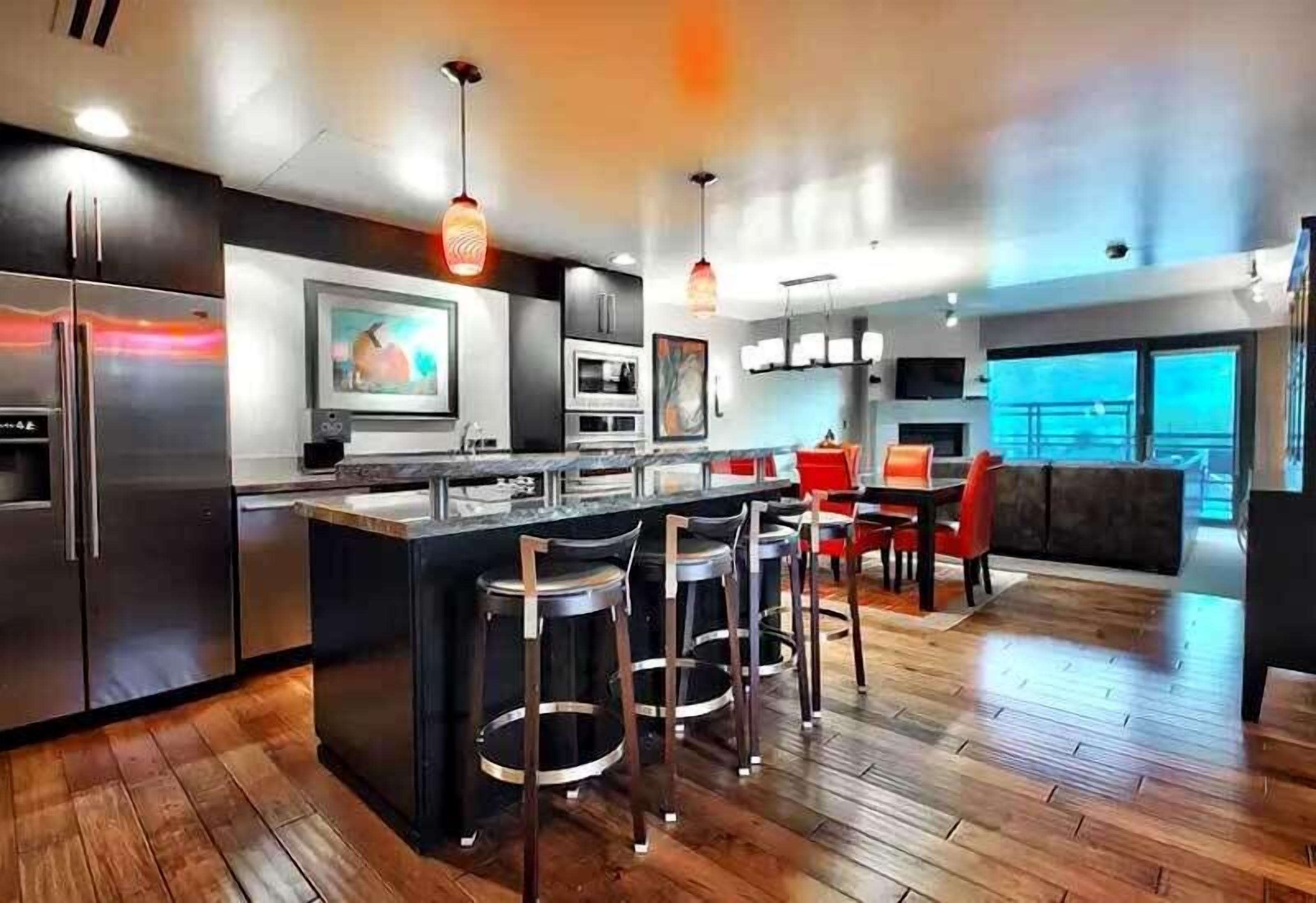 junior penthouse, 3 bedrooms, hot tub | private kitchen | microwave, coffee/tea maker, toaster, cookware/dishes/utensils