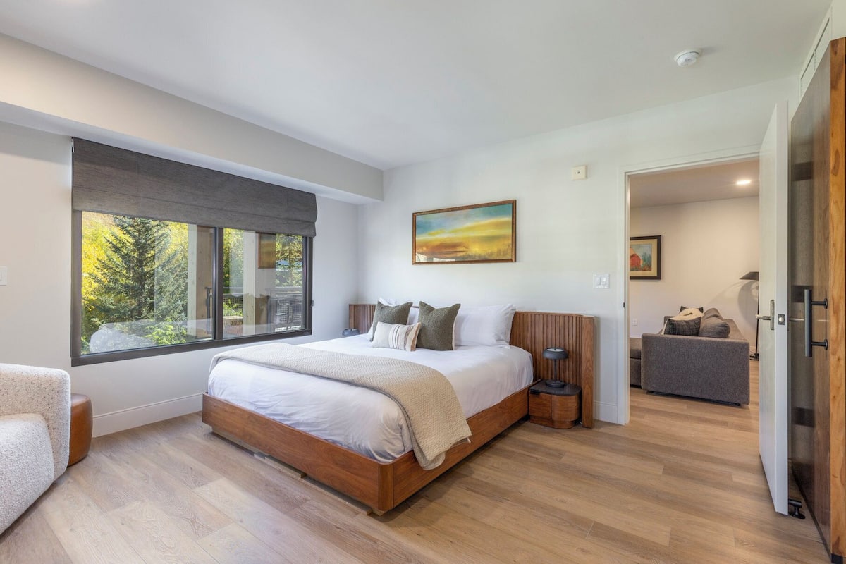 Premium bedding, individually decorated, iron/ironing board, free WiFi