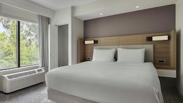 Studio, 1 King Bed with Sofa bed | Premium bedding, down comforters, pillowtop beds, in-room safe