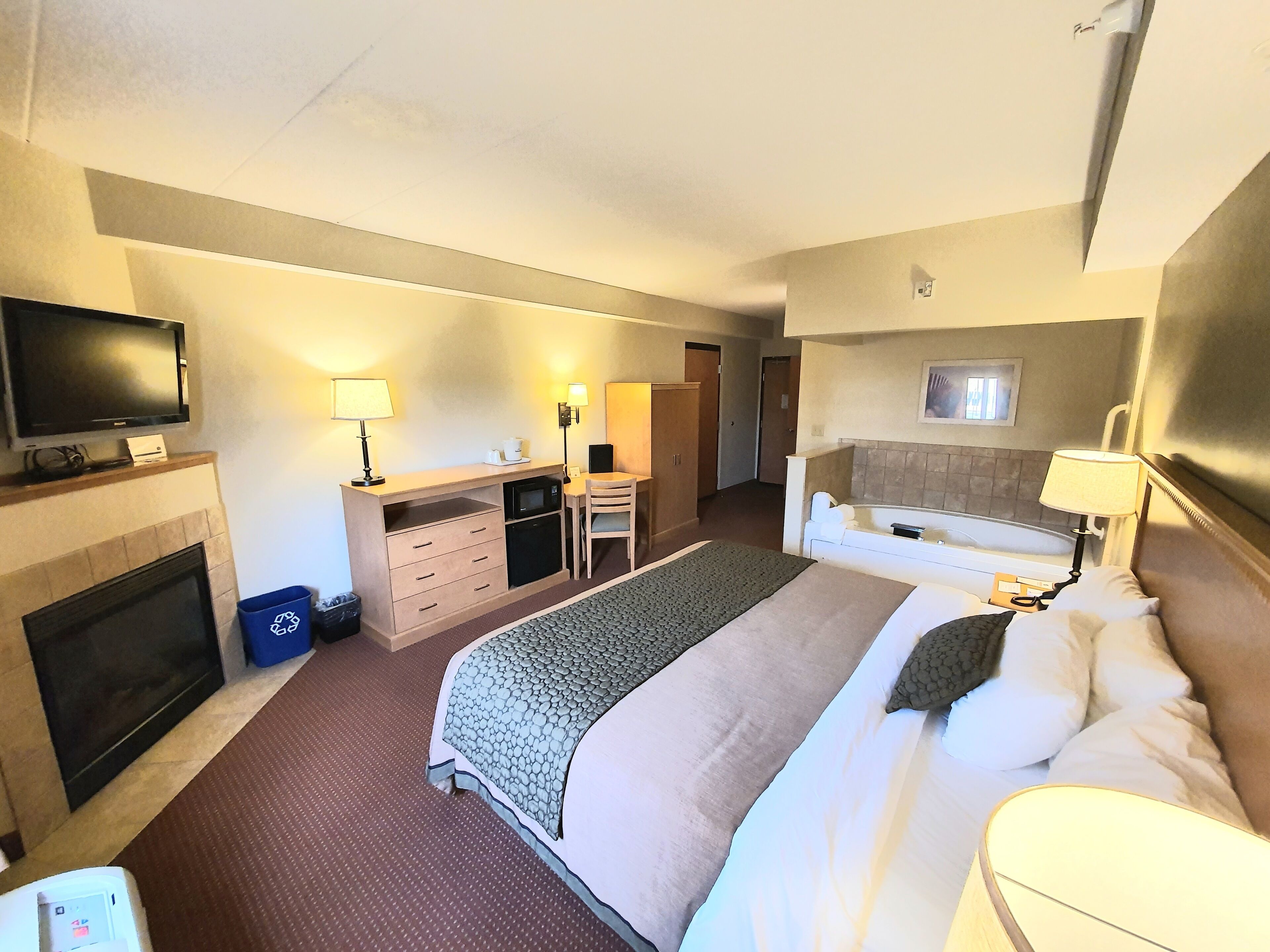 elite room, 1 king bed, accessible, hot tub | down duvets, pillow-top beds, individually decorated