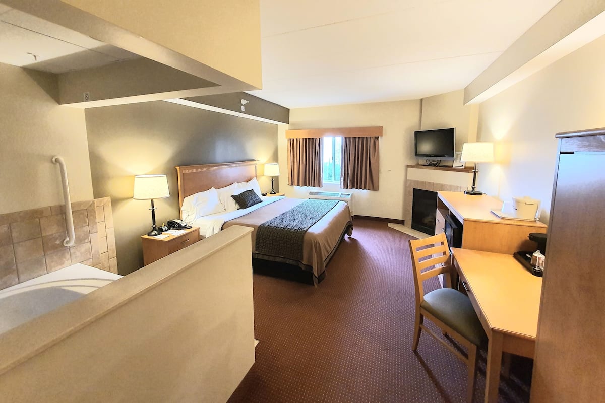 Elite Room, 1 King Bed, Jetted Tub, Fireplace, Accessible, Non-Smoking | Down comforters, pillowtop beds, desk, blackout drapes