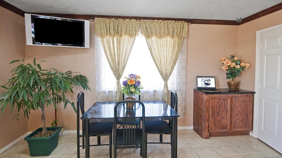 Americas Best Value Inn & Suites Hempstead Prairie View