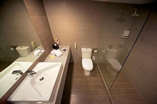 Bathroom - Relc International Hotel (Singapore)
