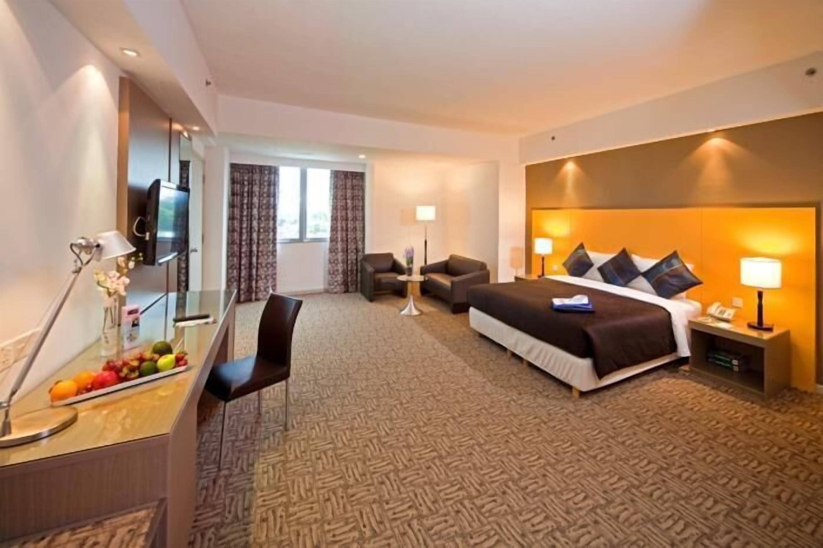 Minibar, in-room safe, desk